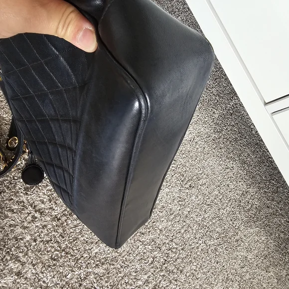 CHANEL Vintage Black Quilted Leather Shoulder Bag - Picture 13 of 16